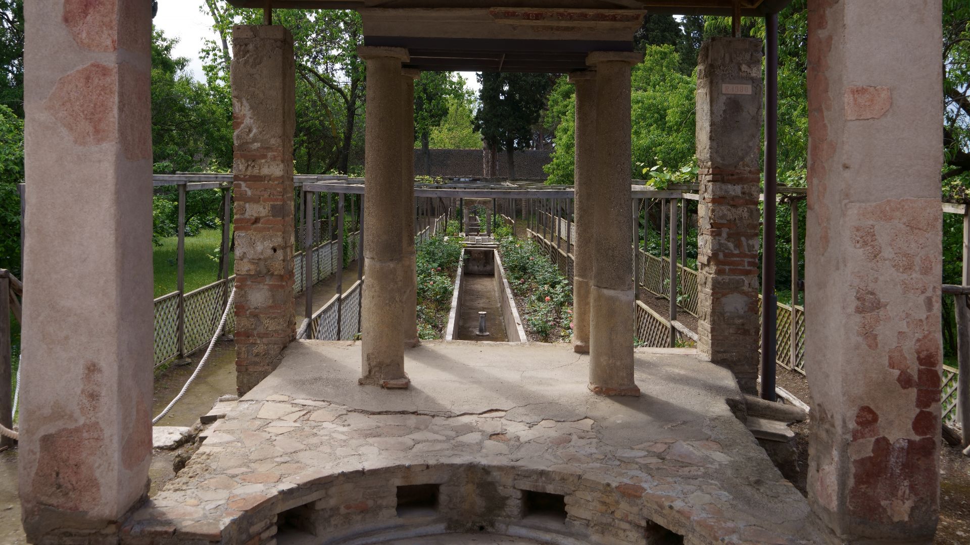 File:Casa di Ottavio Quartione (Pompeii) - Giardino (Pompeii).jpg