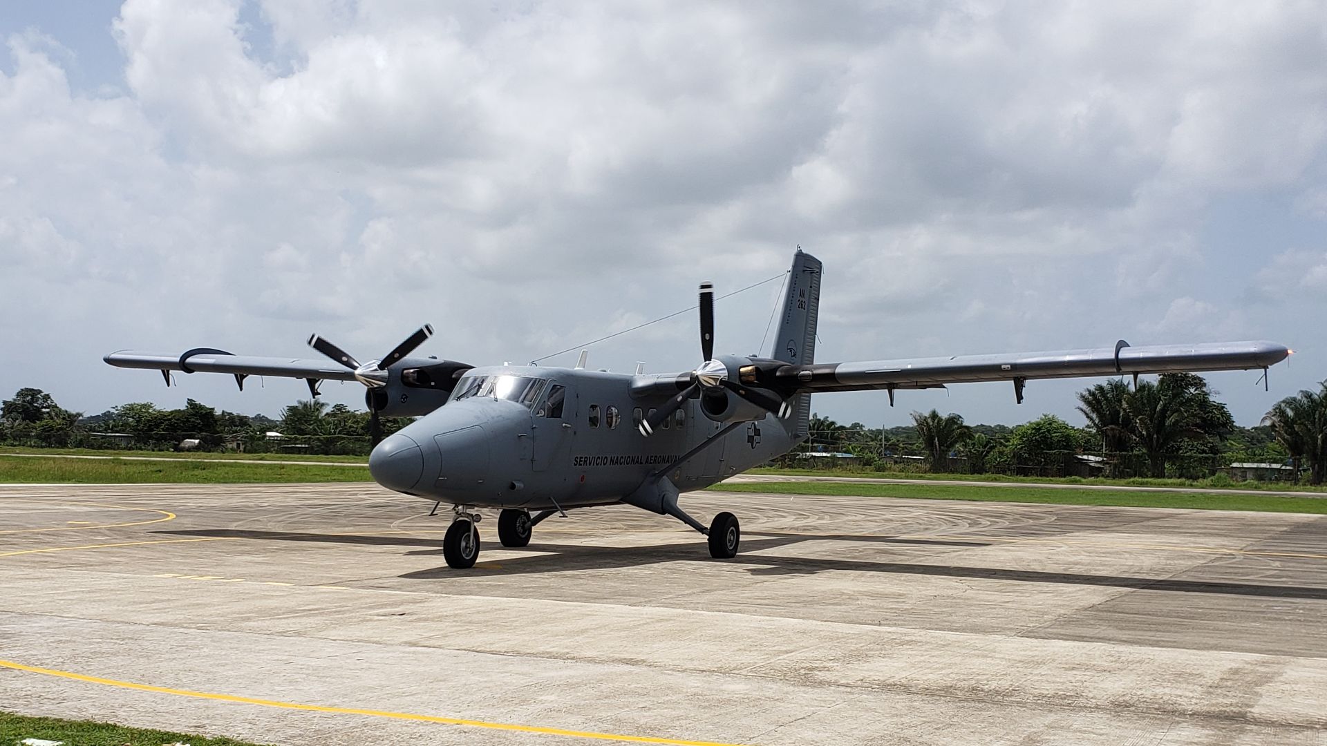 File:Avión-del-SENAN-De-Havilland-Canada-DHC-6-Twin Otter190715.jpg
