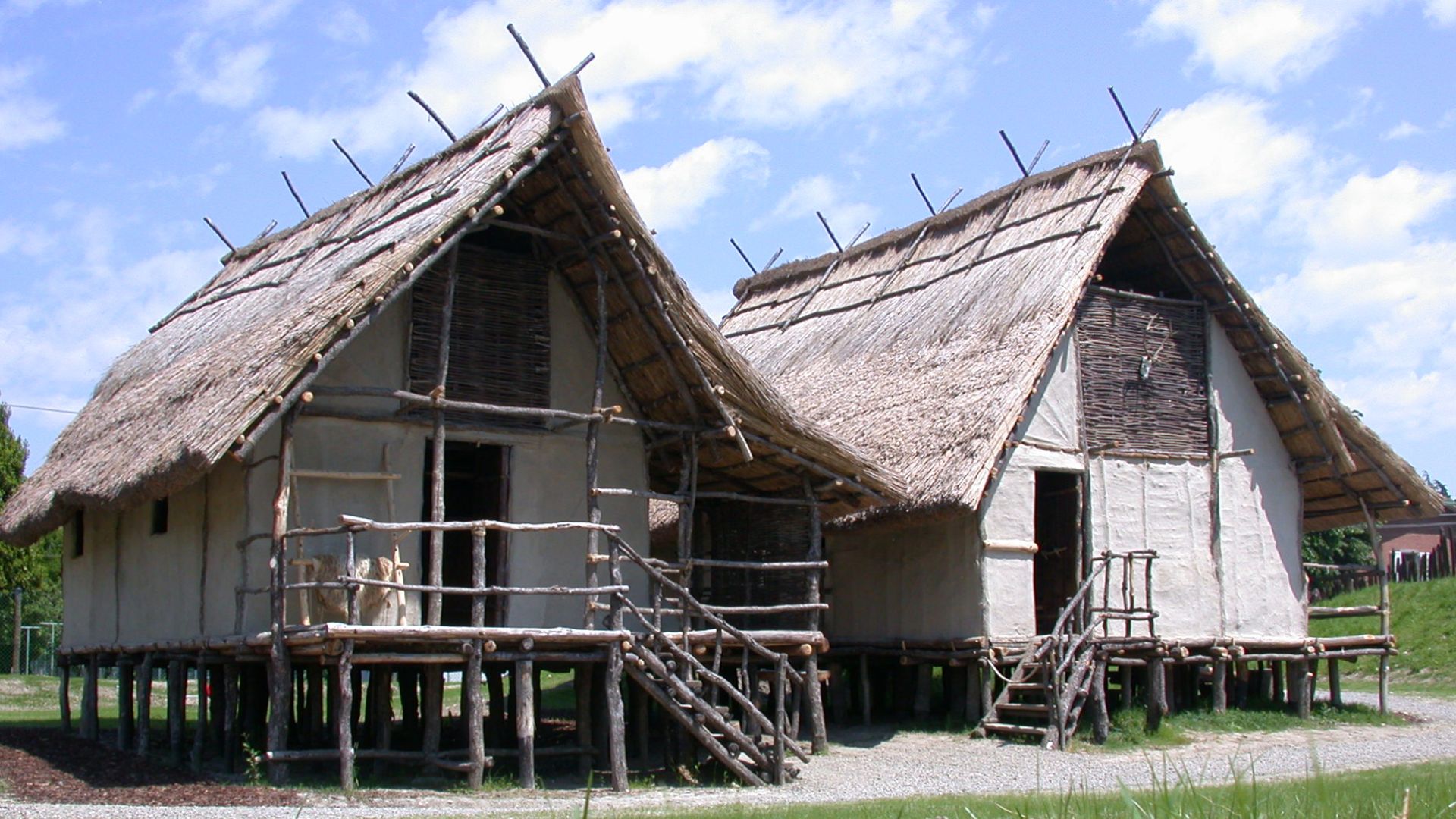 File:Parco archeologico e Museo all'aperto della Terramara di Montale.jpg