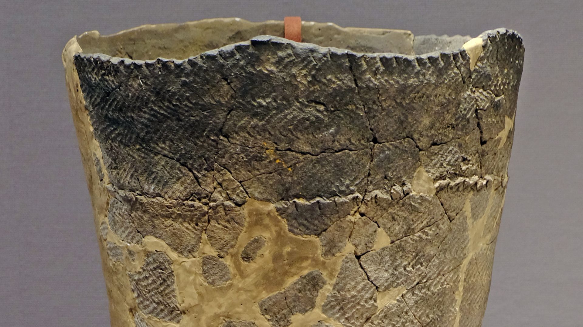 File:Deep Bowl Jōmon period.jpg