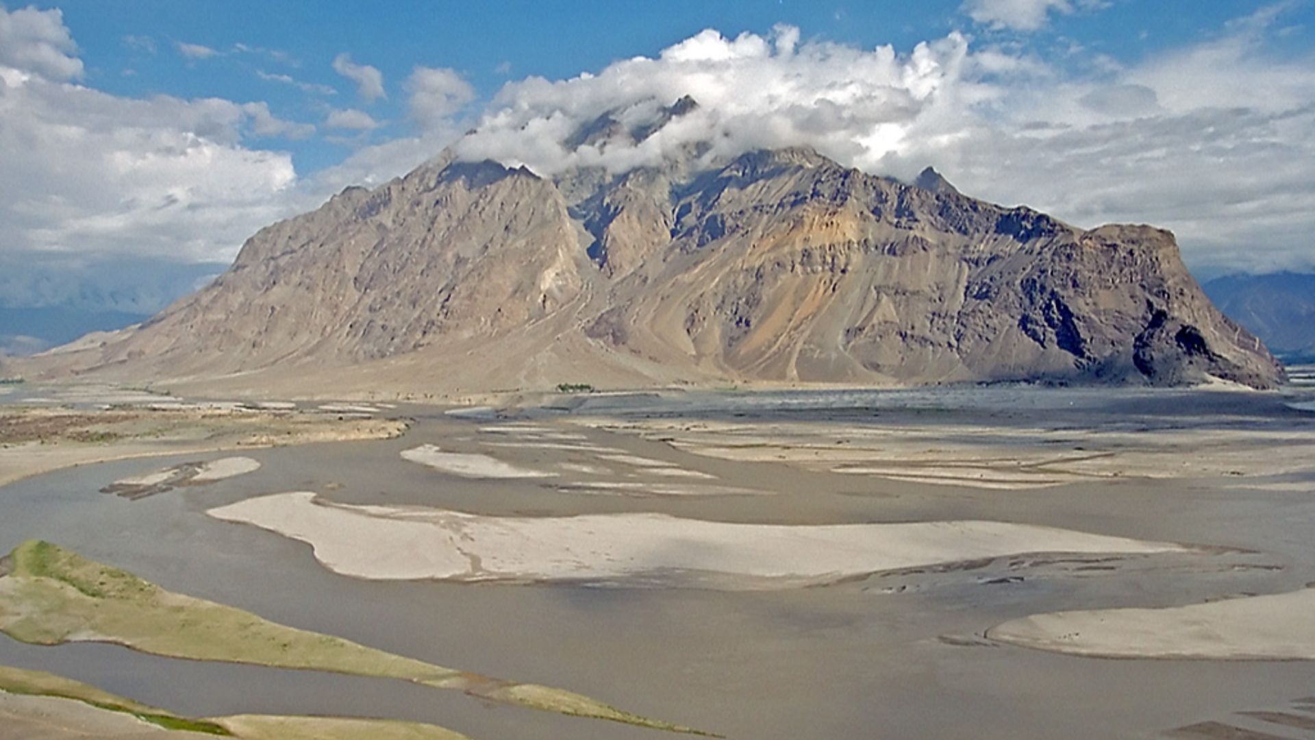 File:Indus near Skardu.jpg