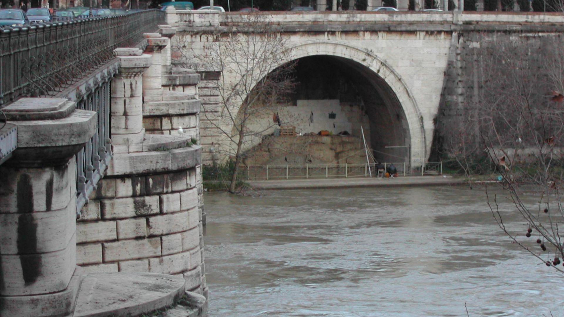 File:040227 tevere16CloacaMaxima.jpg