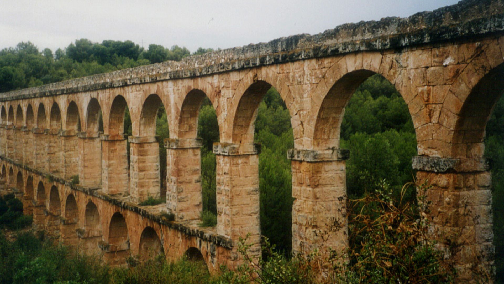 File:Roman aqueduct Tarragona.jpg