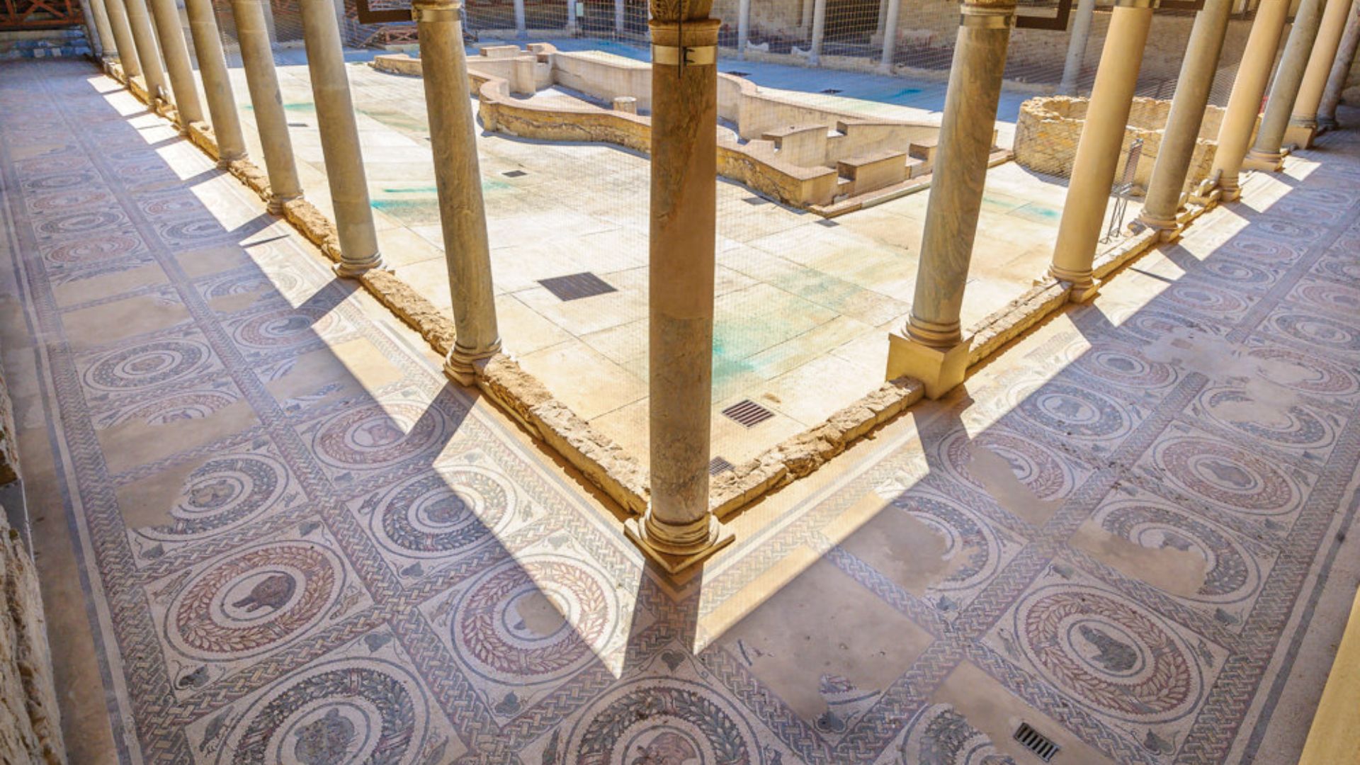 File:Villa del Casale (9528003795).jpg