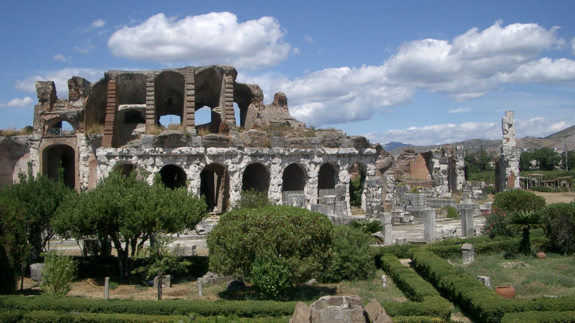 File:Capua Antica Amphitheatre.jpg