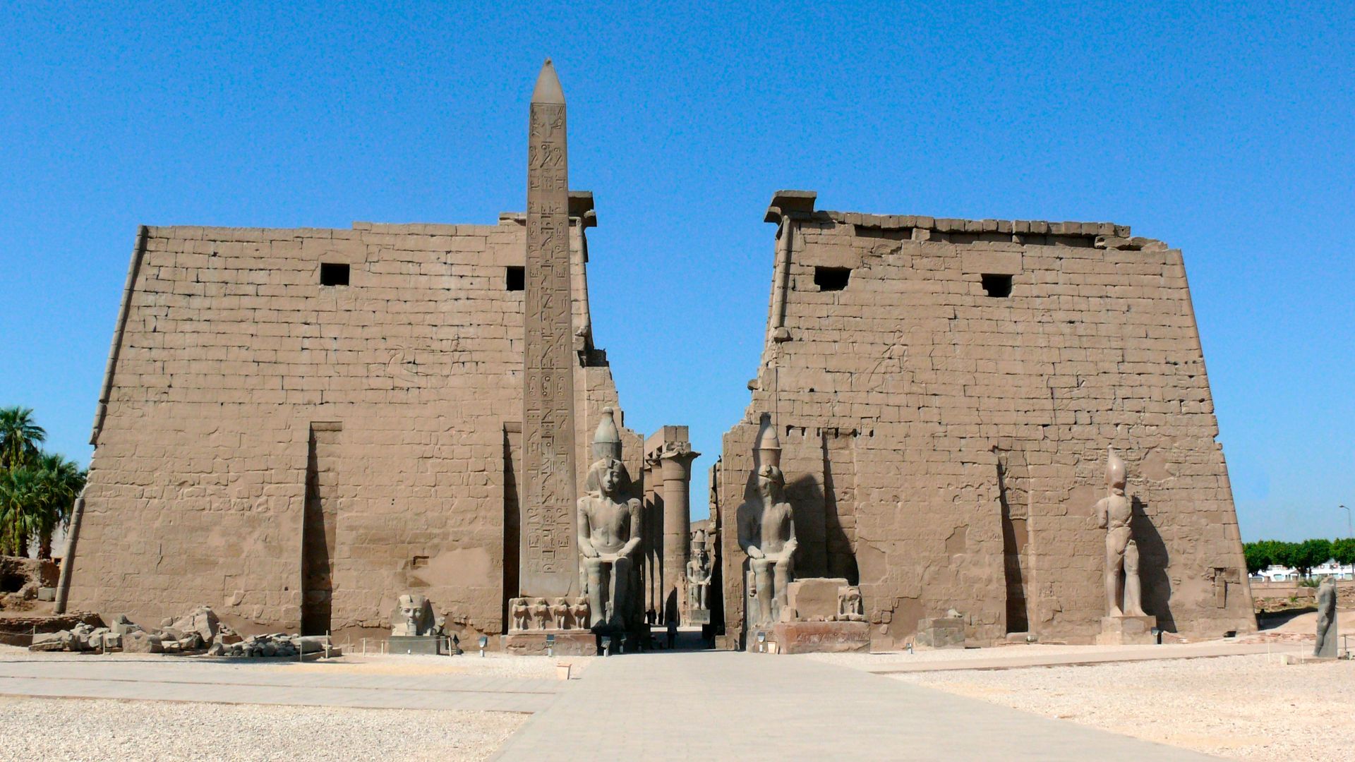 File:Pylons and obelisk Luxor temple.JPG