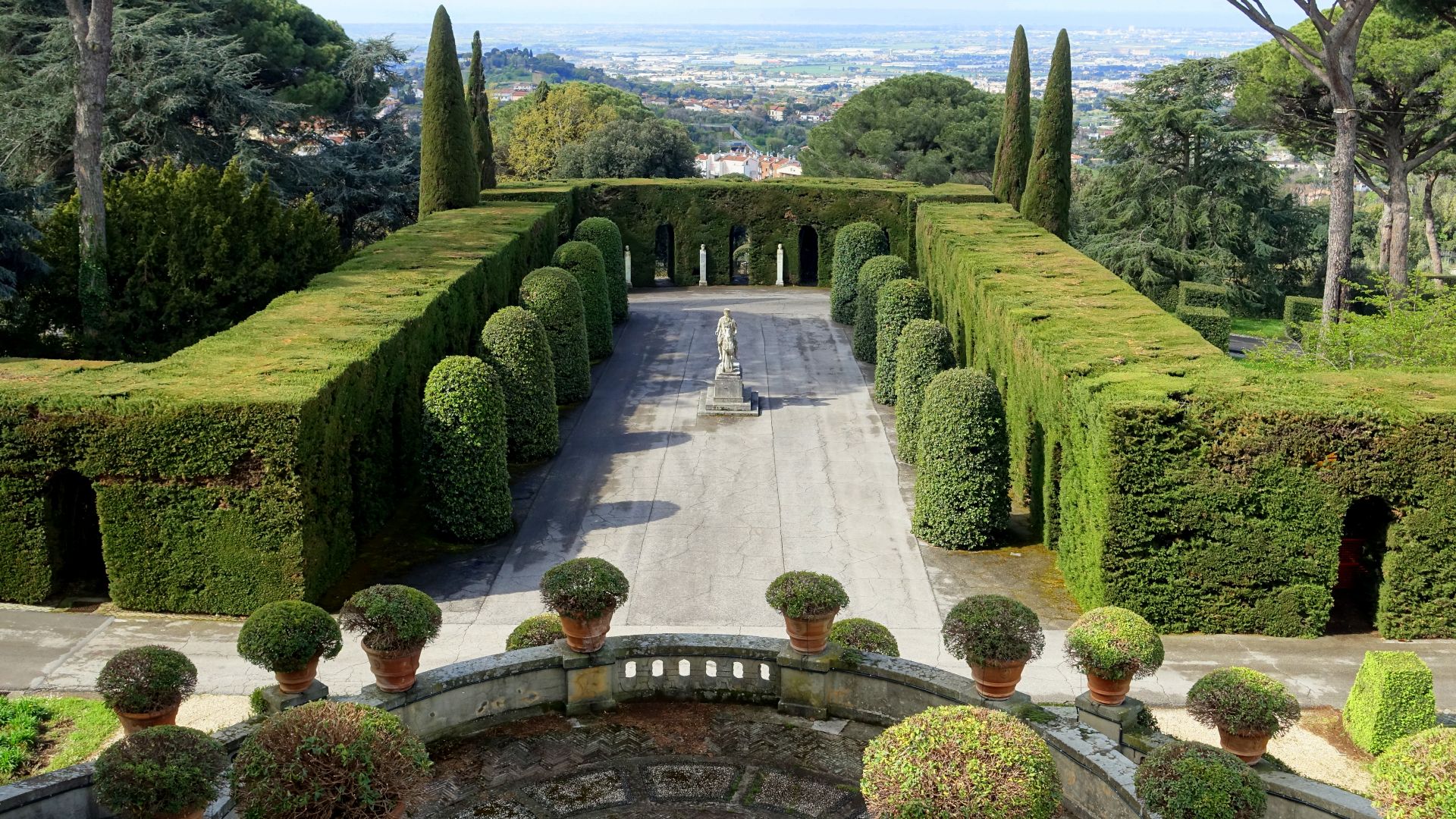 File:Piazzale Quadrato - Barberini Gardens - Castel Gandolfo - DSC04379.jpg