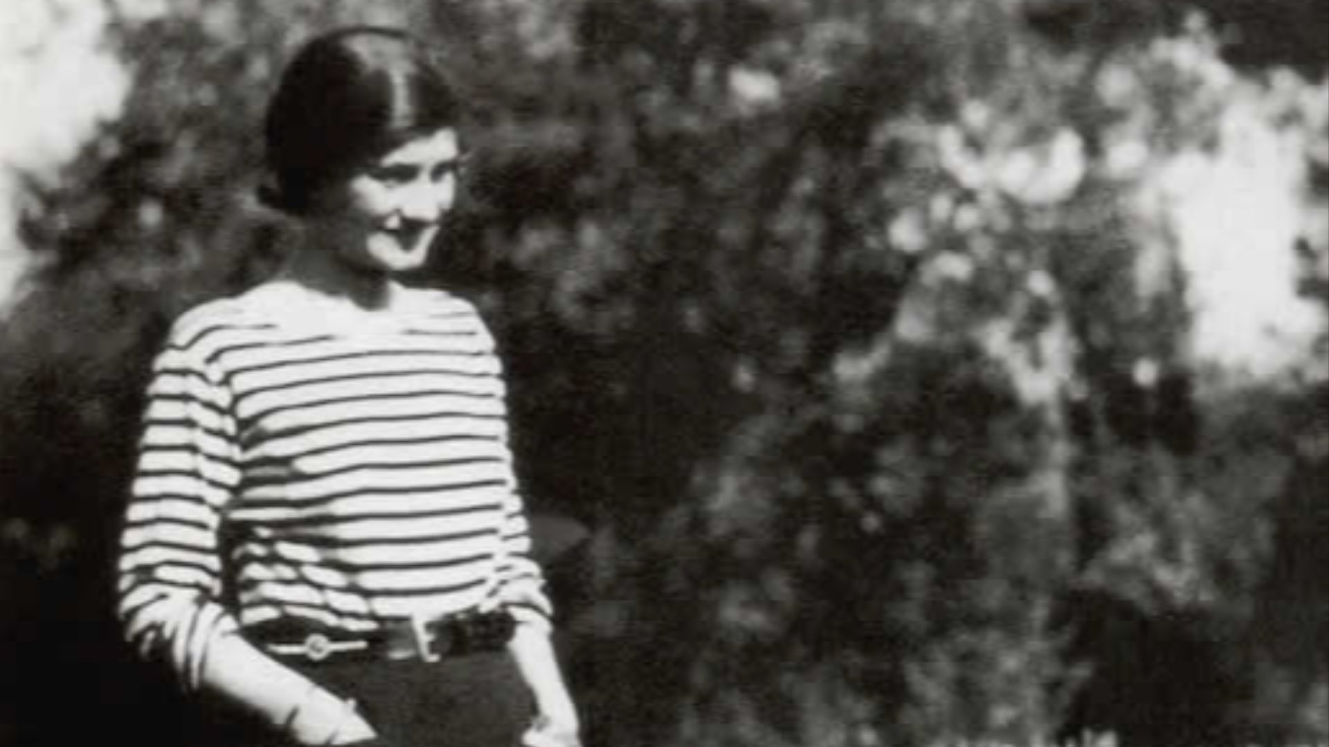 File:Gabrielle Chanel en marinière.jpg