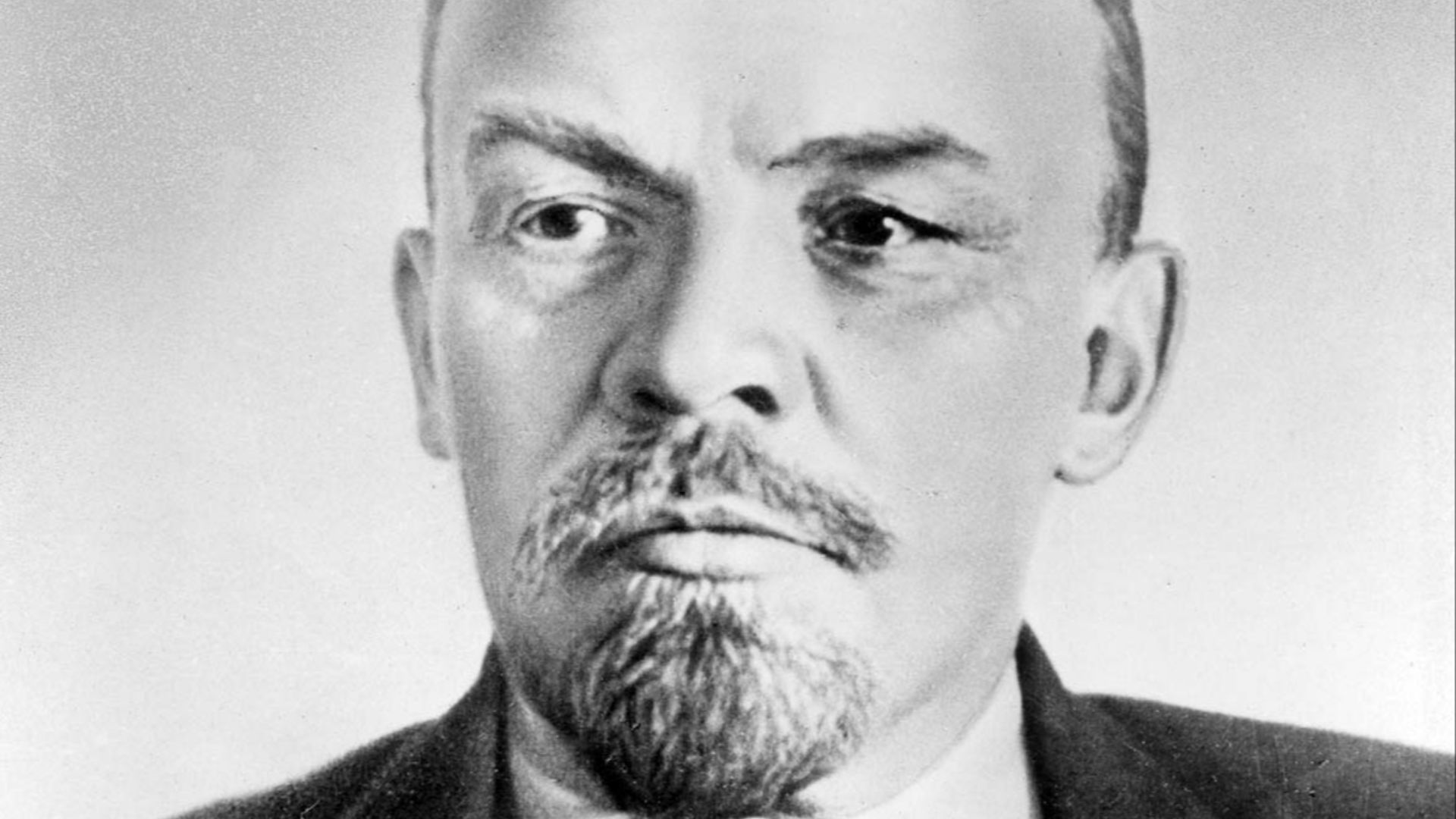 File:Vladimir-Ilich-Lenin-1918.jpg
