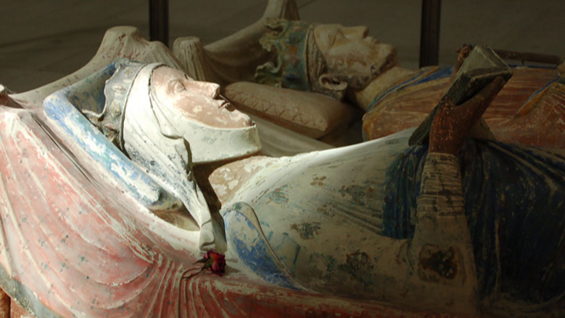 File:Gisant alienor d aquitaine et henri2.jpg