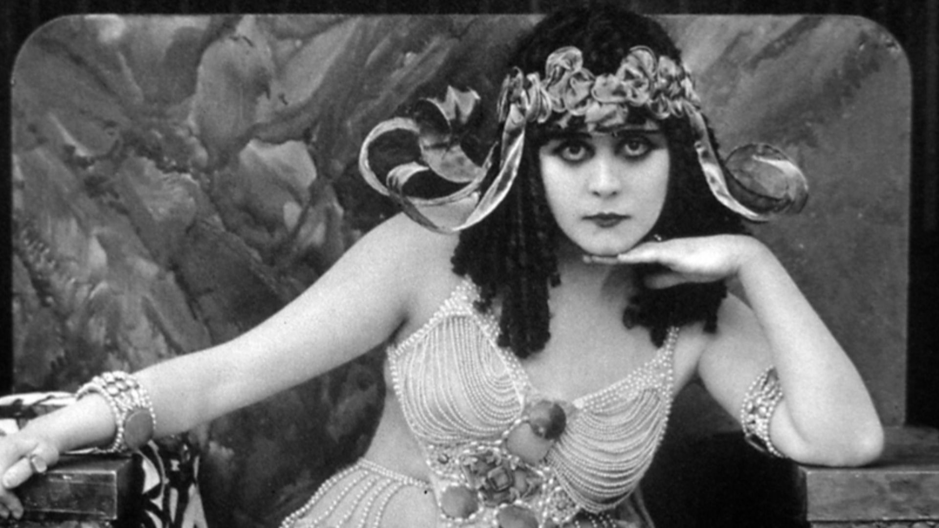 File:Theda-bara-cleopatra.jpg