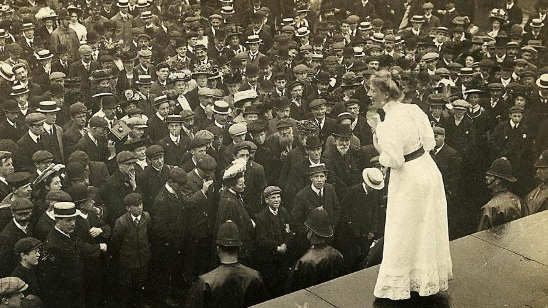 File:Mary-Macarthur-1908-Trafalgar-Square.jpg