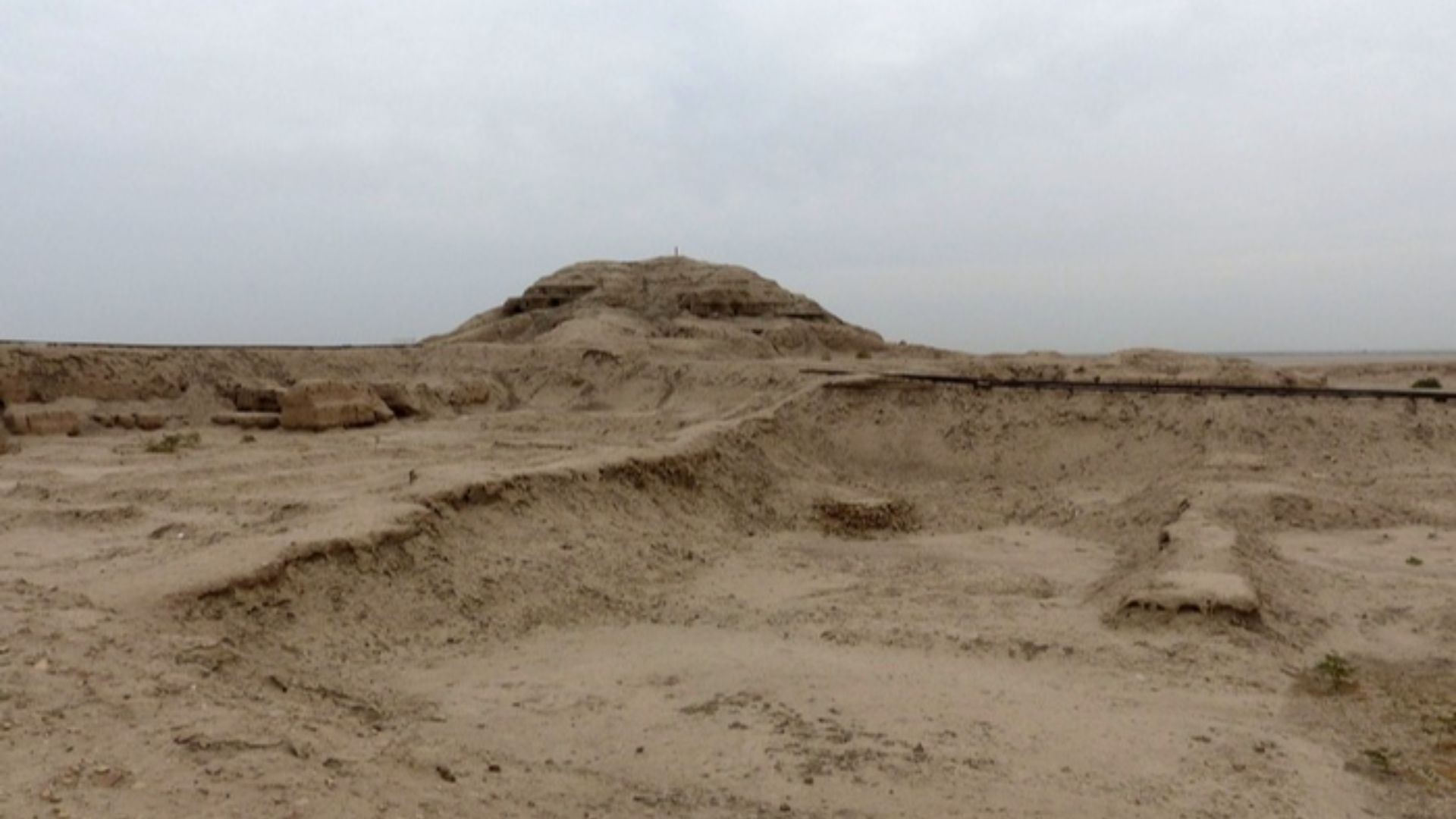 File:Eanna Ziggurat West Corner Far View.jpg