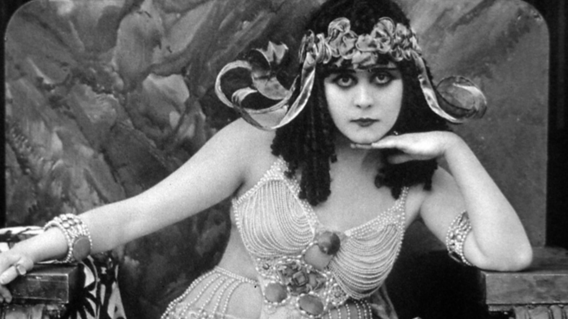 File:Theda-bara-cleopatra.jpg