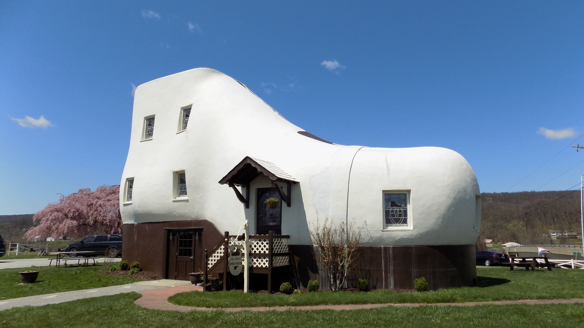File:Haines Shoe House.jpg