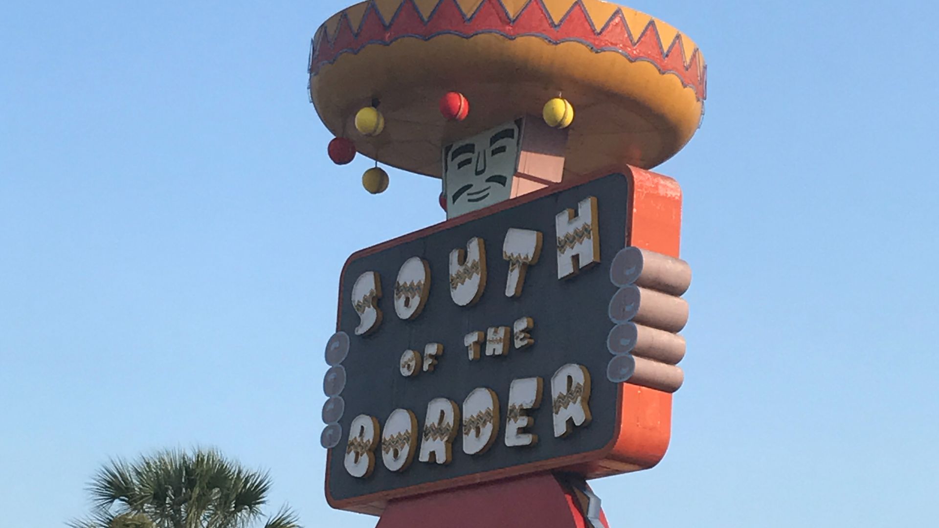 File:South of the Border statue.jpg