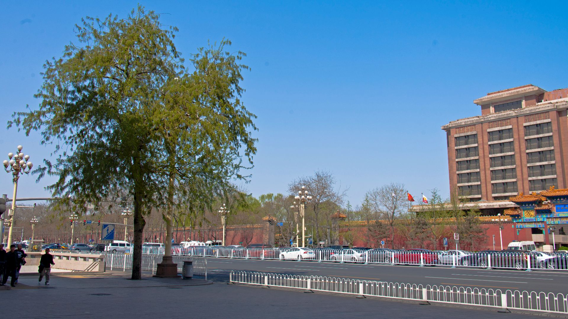 File:Intersection of East Chang'an Avenue and Nanheyan Street, Beijing, 2014.jpg