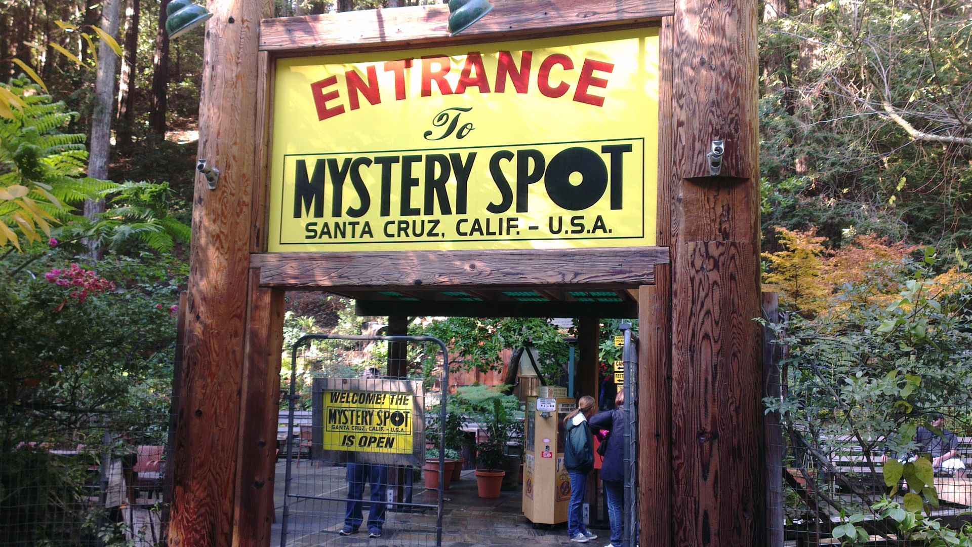 File:Entrance of mystery spot,USA.jpg