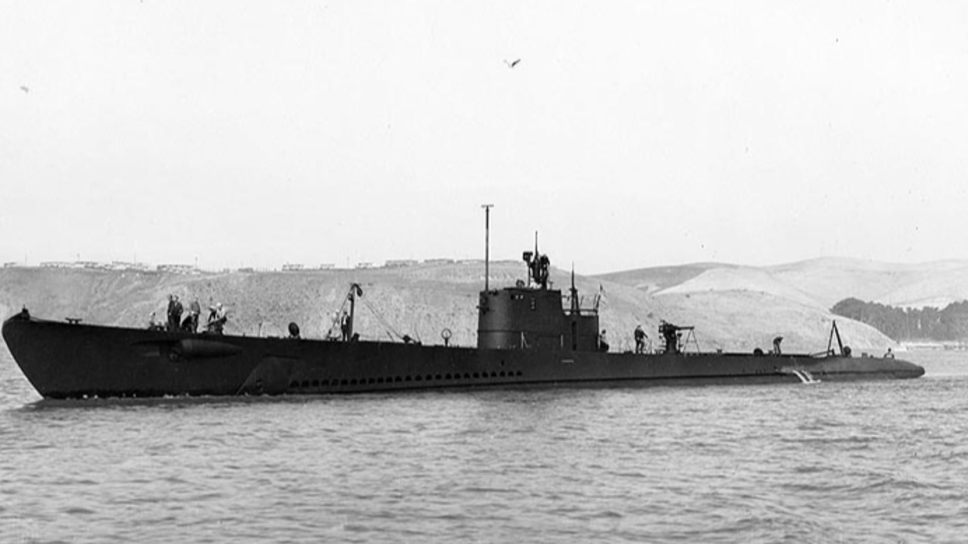 File:USS Porpoise (SS-172), 13 October 1942.jpg