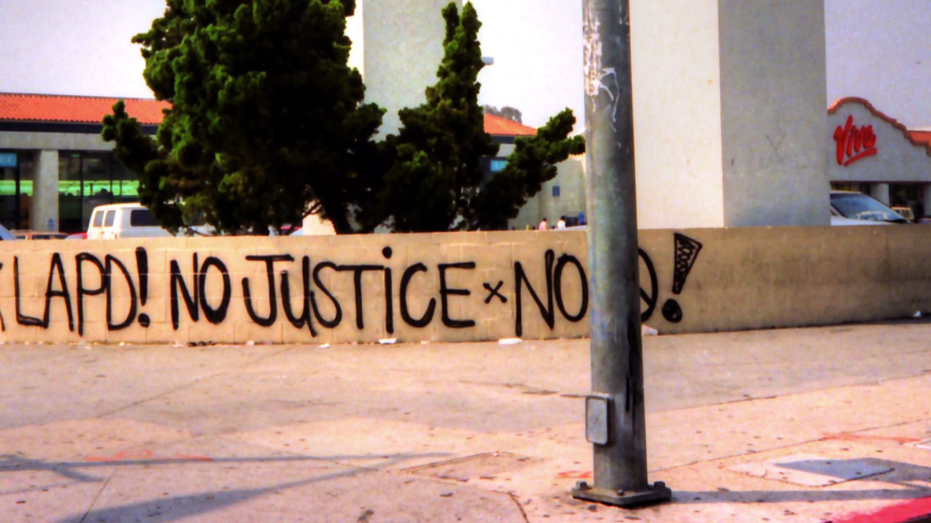 File:Los Angeles - April 1992 (7123329837).jpg