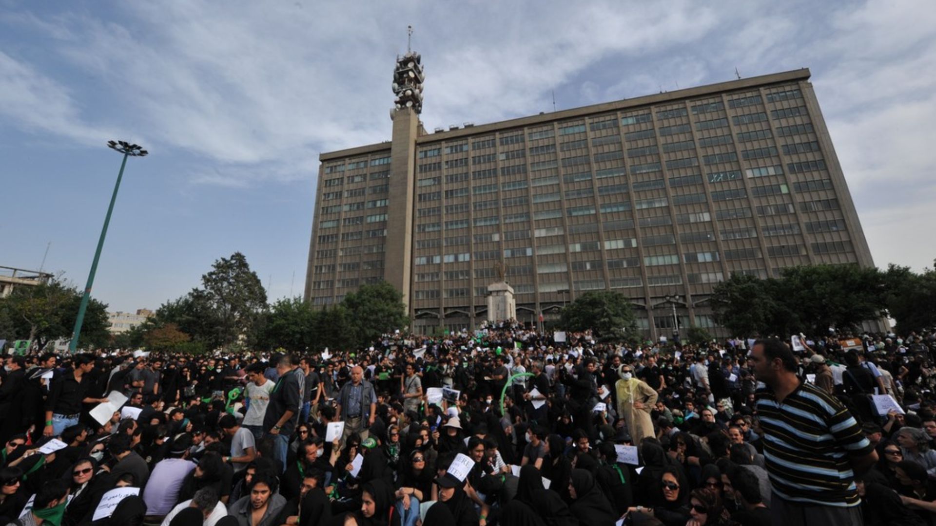 File:Tehran protests 2009-06-17 18-40.jpg