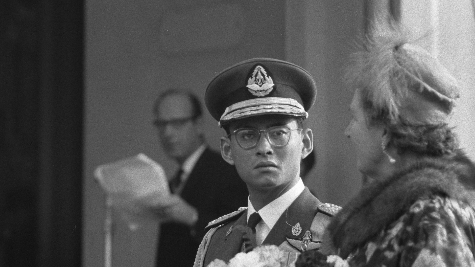File:Aankomst Koning Bhumibol en Koningin Sirikit te Den Haag, Koning Bhumibol, Bestanddeelnr 911-6993.jpg