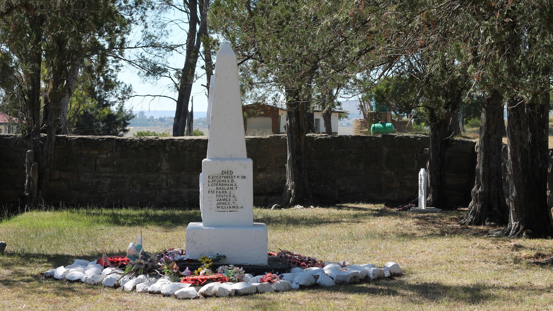 File:Memorial to the fallen British Soldiers.JPG