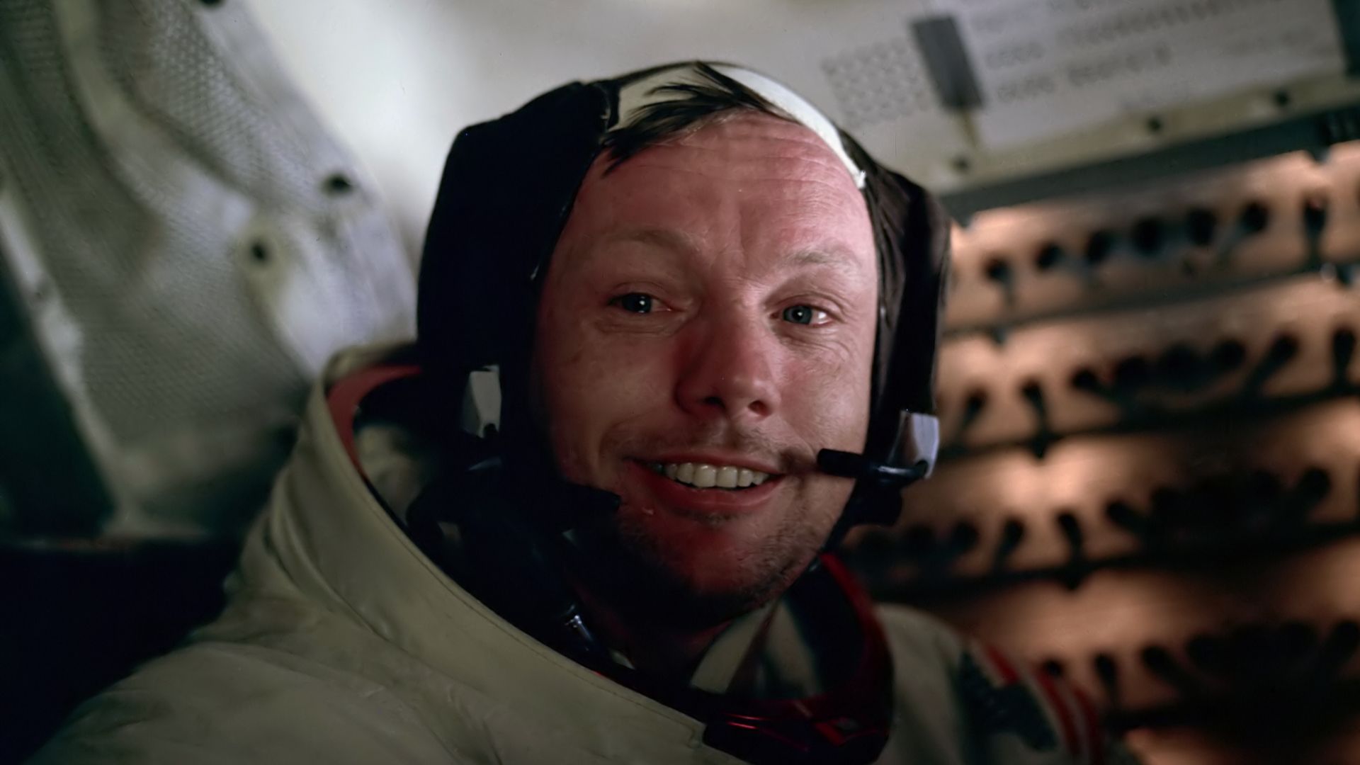File:Neil Armstrong.jpg