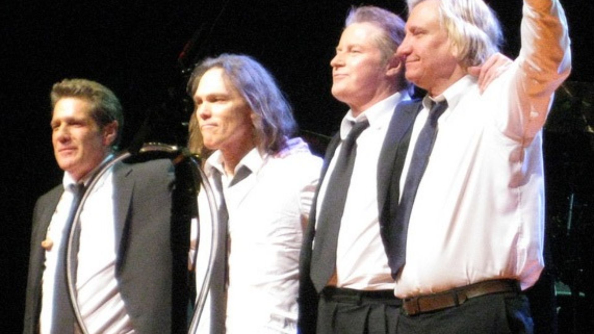 File:Eagles cropped.jpg