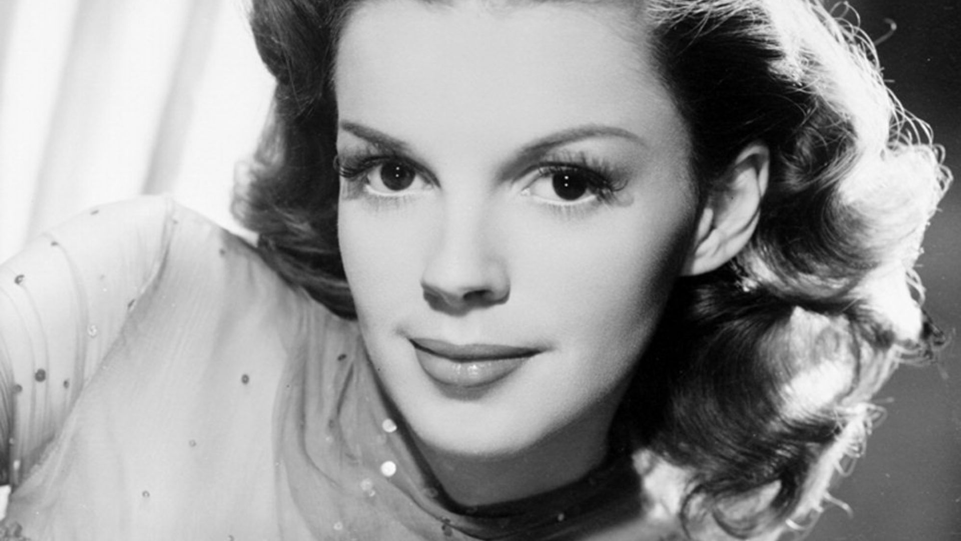 File:Judy Garland The Harvey Girls MGM Publicity still.jpeg