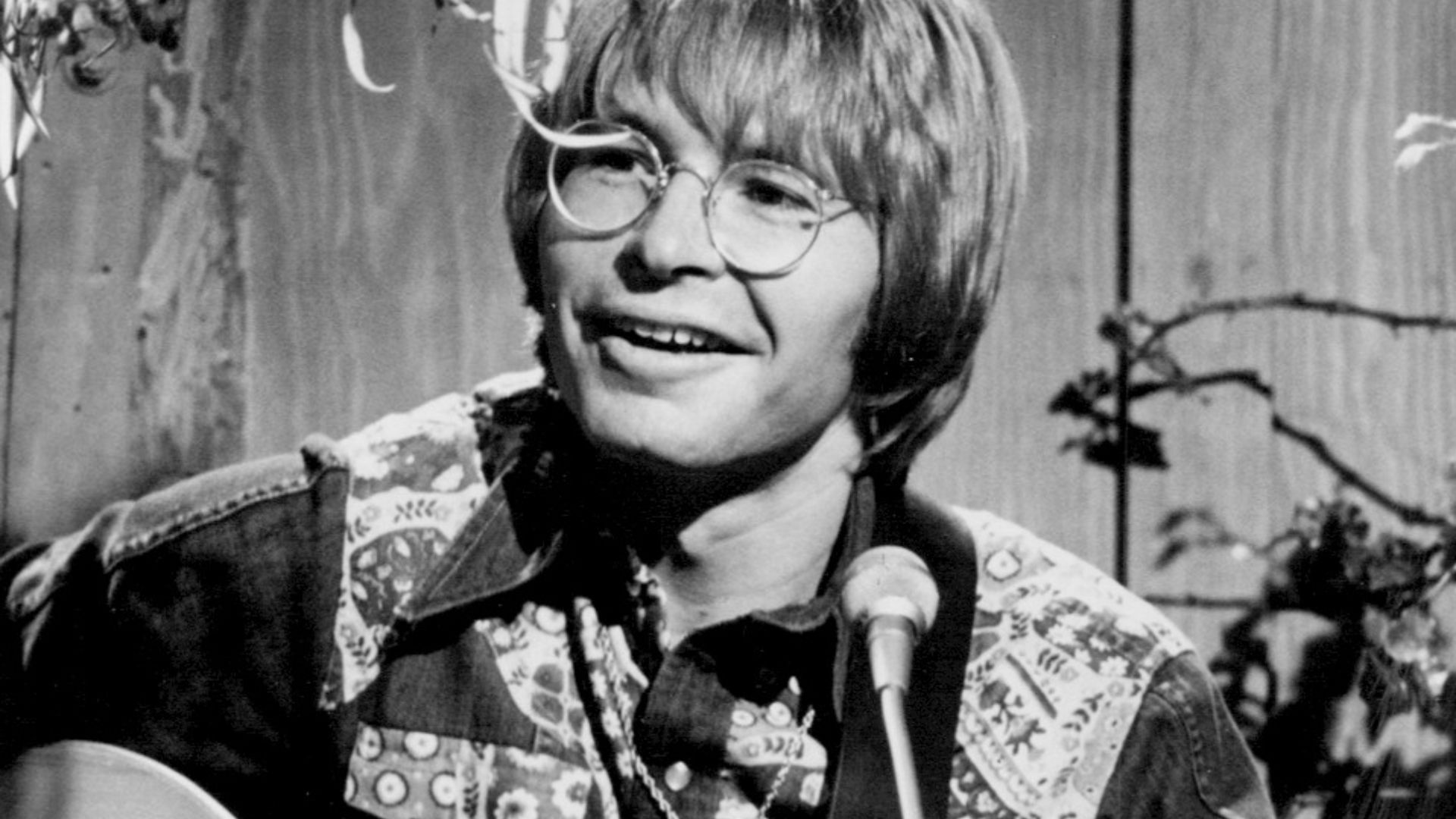 File:John Denver 1975.JPG