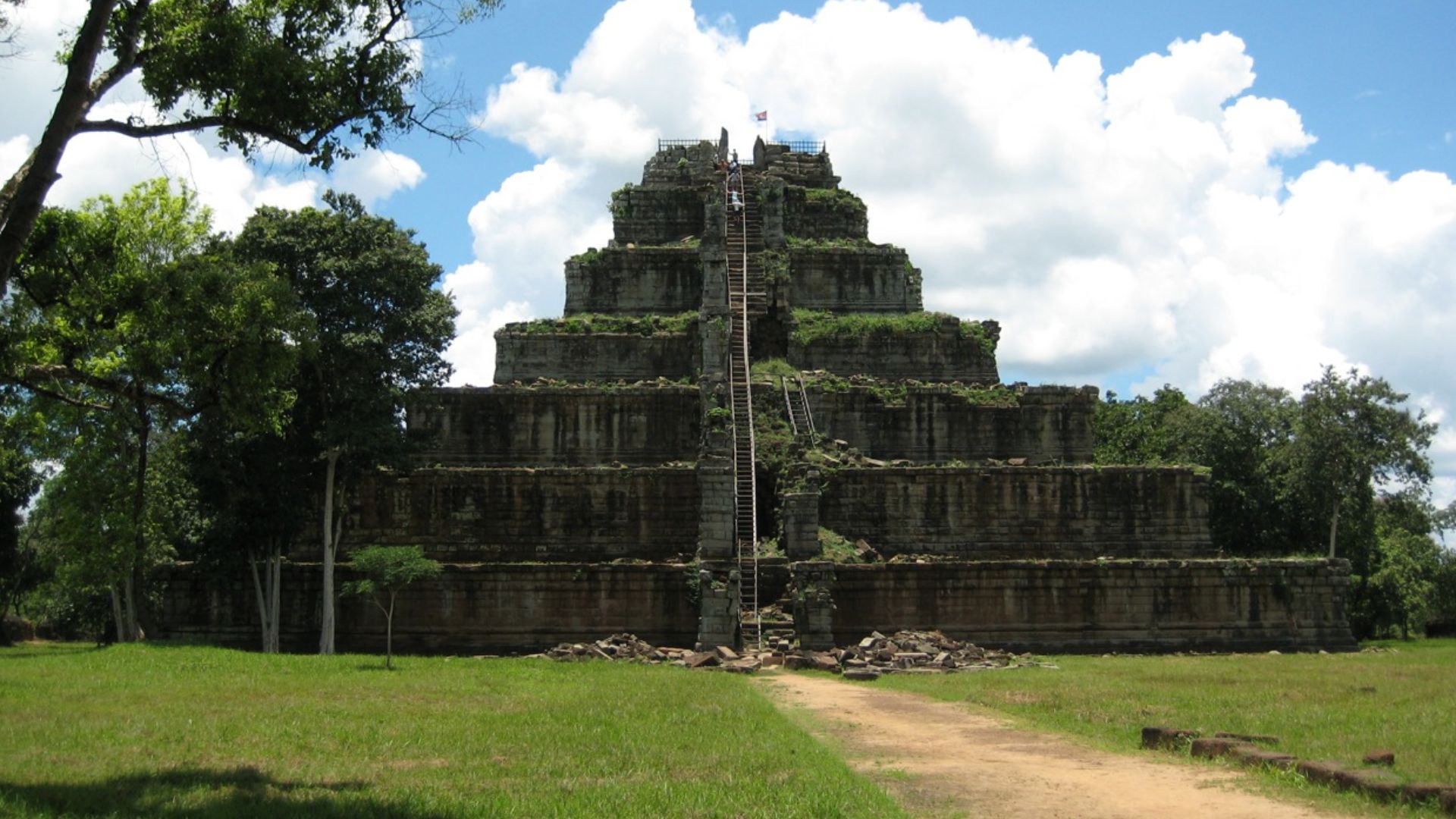 File:Koh Ker temple(2007).jpg