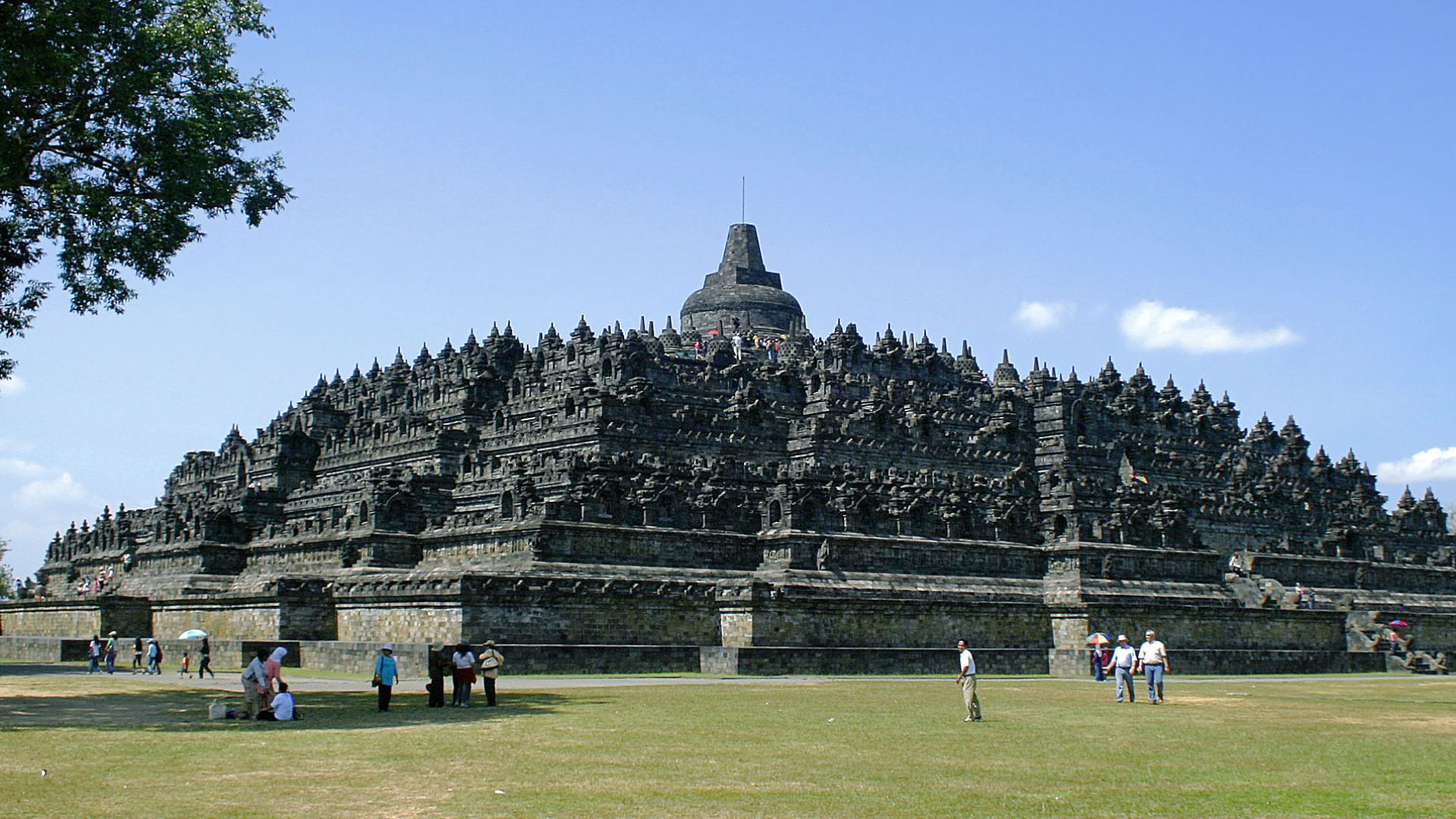 File:Borobudur-Nothwest-view.jpg
