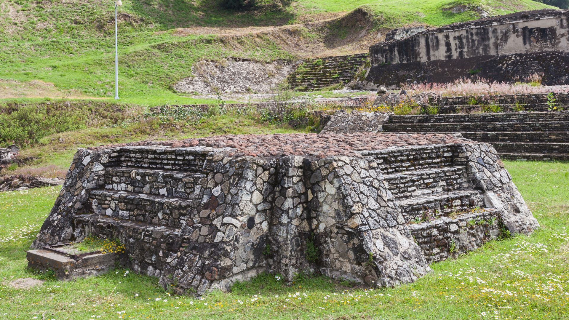 File:Gran Pirámide de Cholula, Puebla, México, 2013-10-12, DD 13.JPG