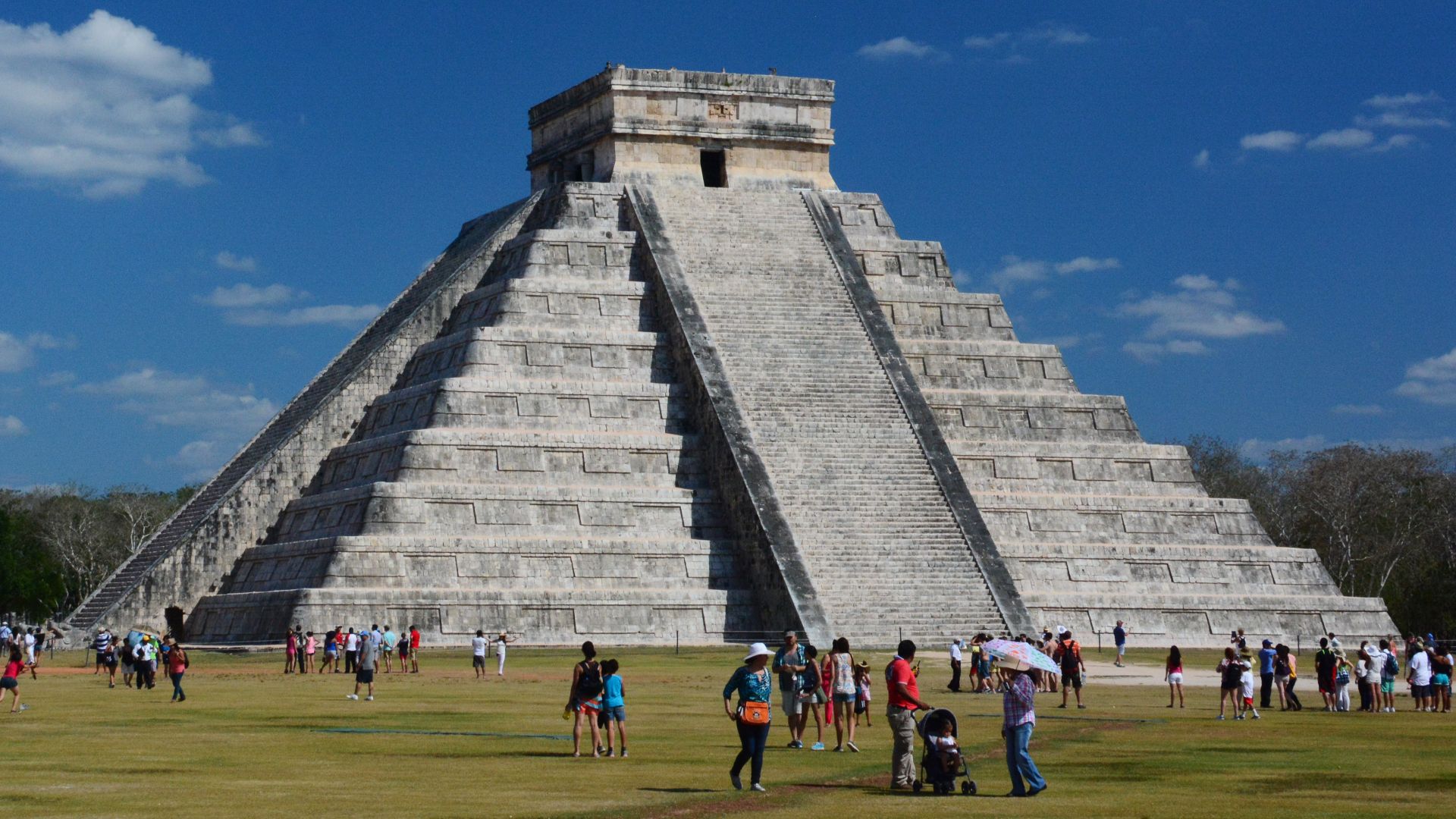 File:The El Castillo Pyramid at Chichen Itza, Mexico.jpg