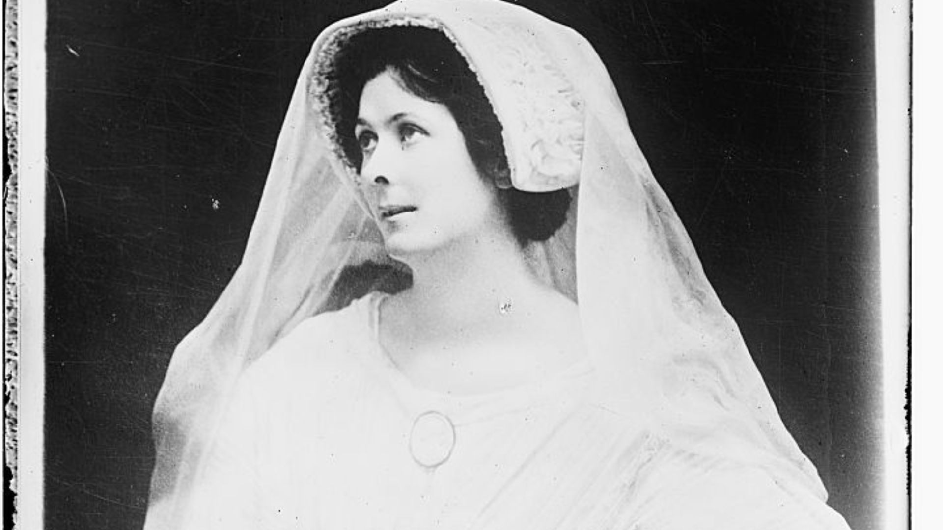 File:Isadora Duncan LC-DIG-ggbain-05653.jpg