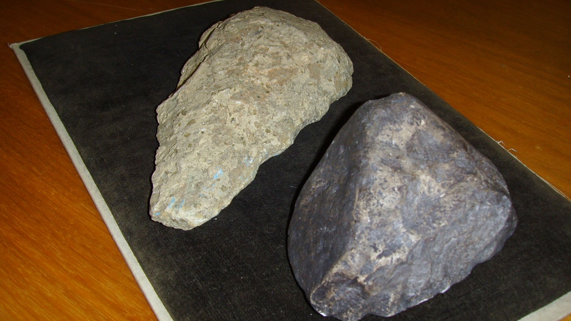 File:Dmanisi stone tool 1.jpg
