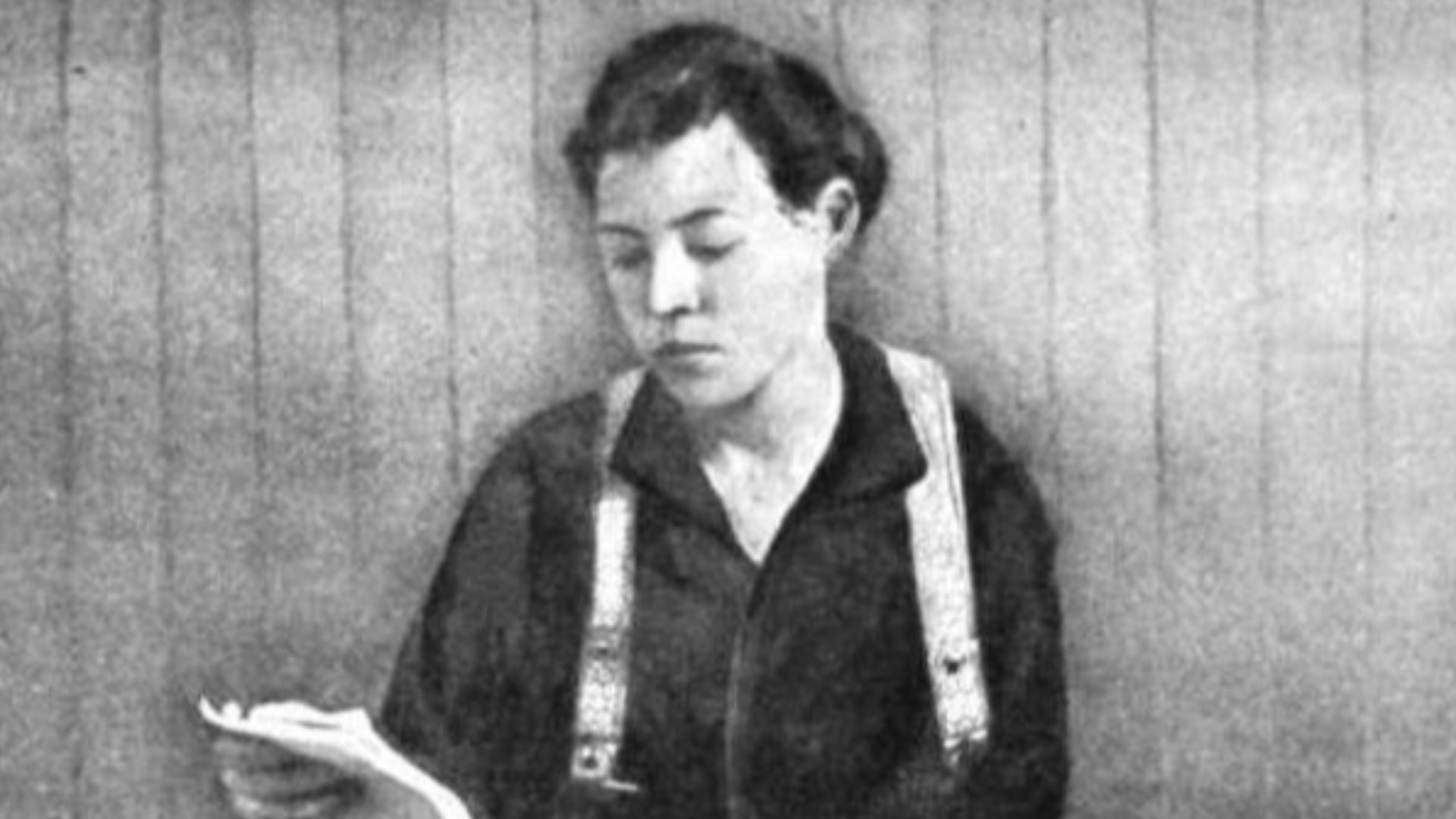 File:Pearl Hart in Jail Cell.jpg