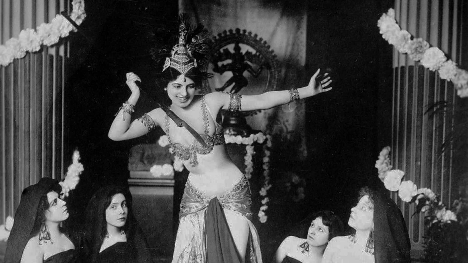File:Mata Hari dancing in the Musée Guimet (1905) - 1.jpg