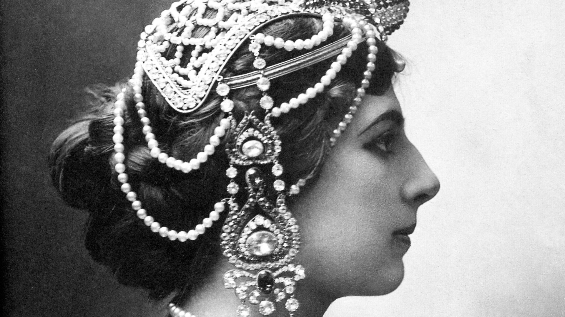 File:Mata-Hari 1910.jpg