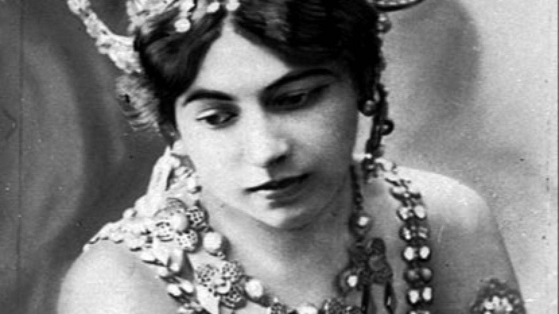 File:Mata hari en 1907.jpg