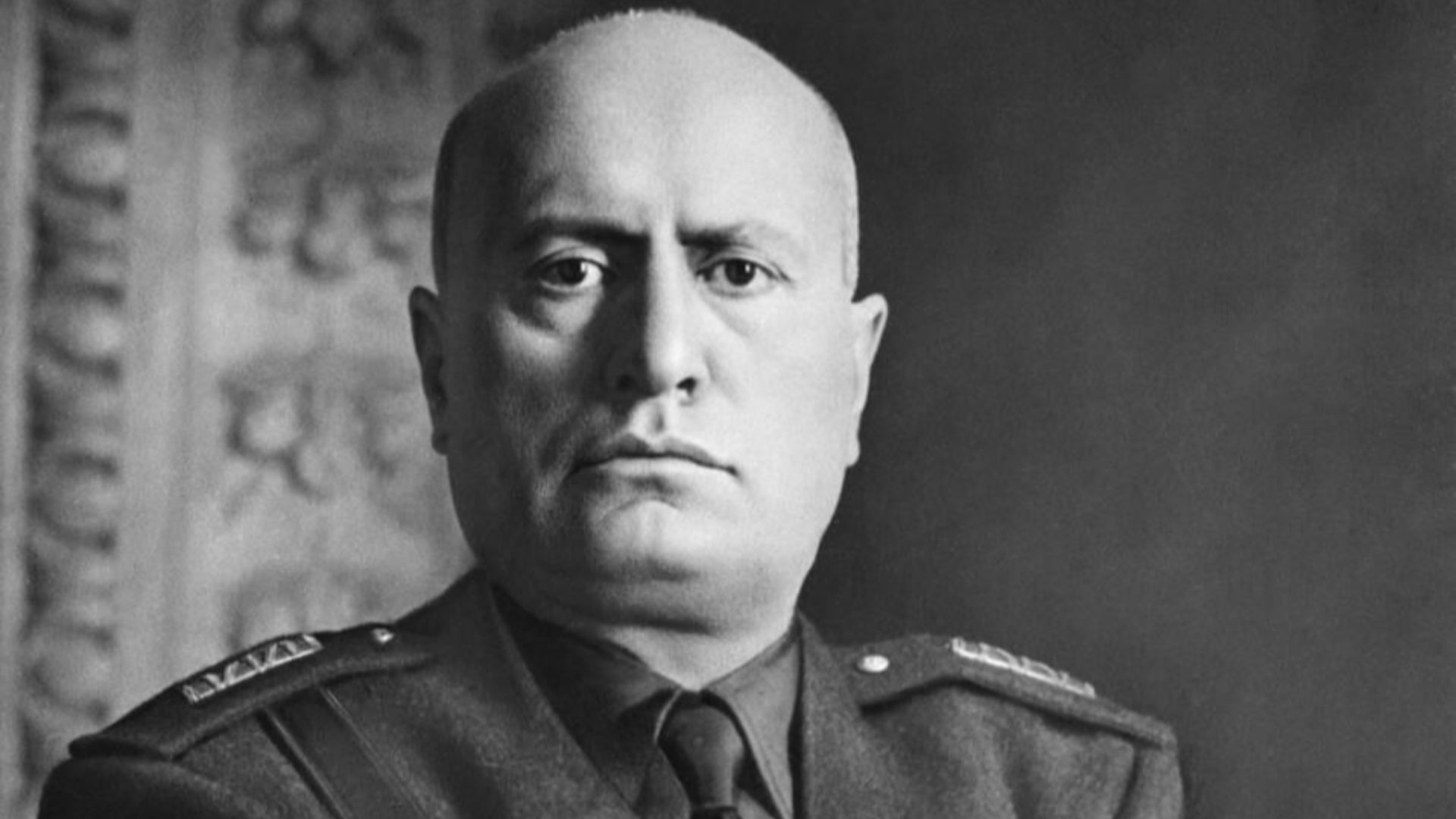 File:Mussolini mezzobusto.jpg