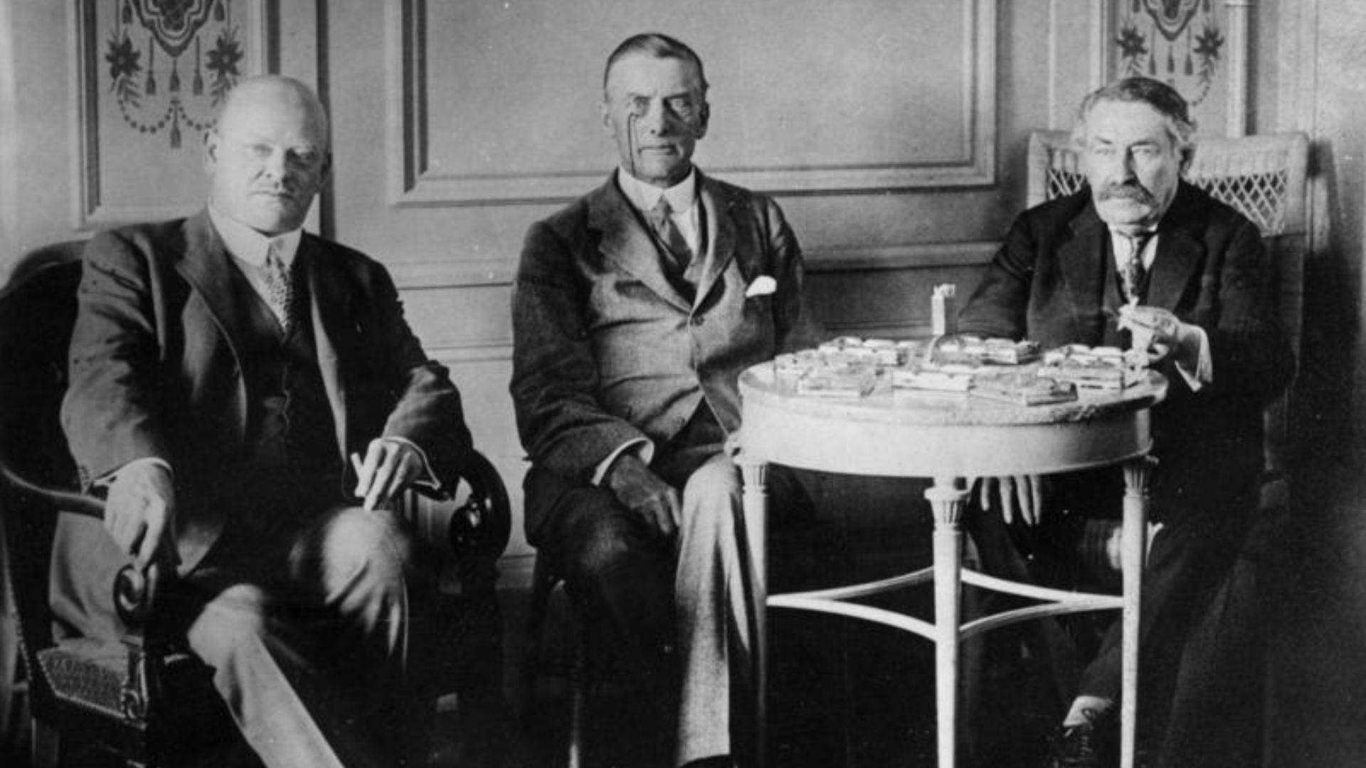 File:Bundesarchiv Bild 183-R03618, Locarno, Gustav Stresemann, Chamberlain, Briand.jpg