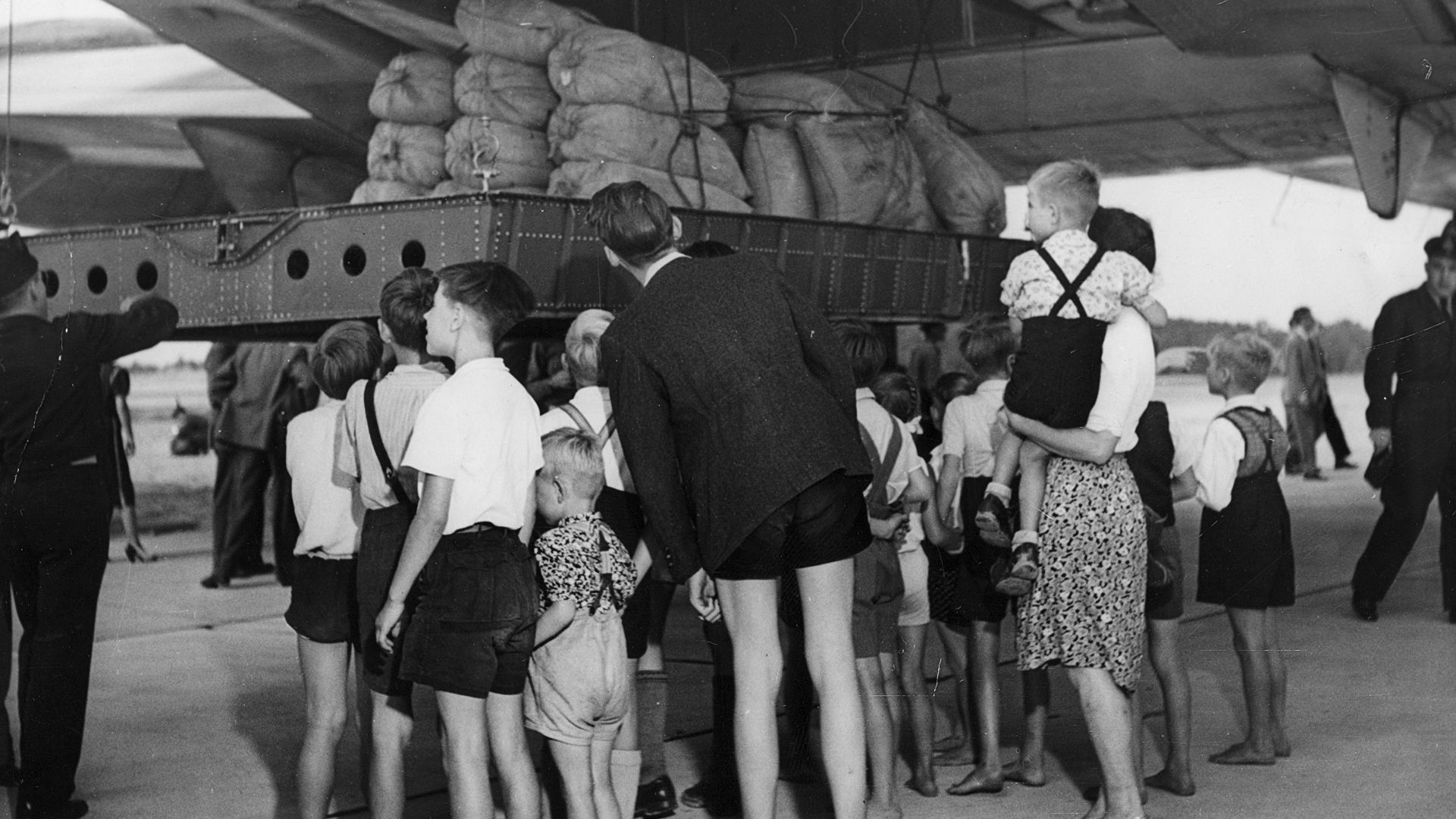 File:C-74 Globemaster unloading flour at Berlin Gatow during Operation Vittles.jpg