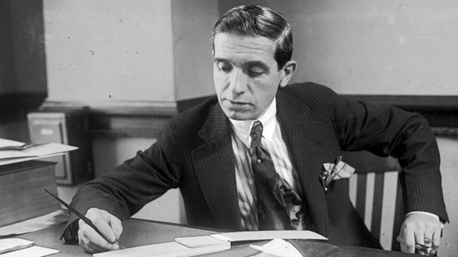 File:Charles Ponzi.jpg