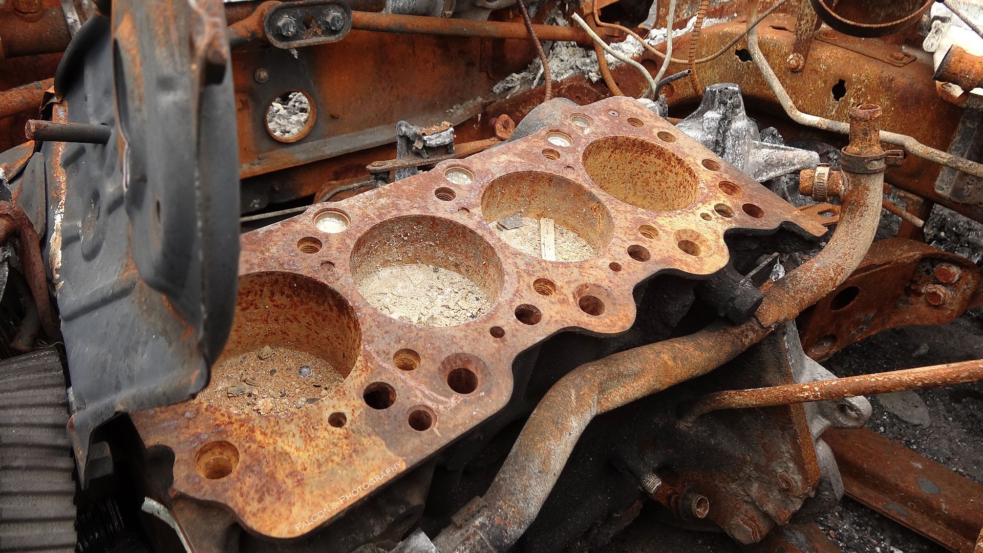 File:Internal Combustion Engine (9082484981).jpg