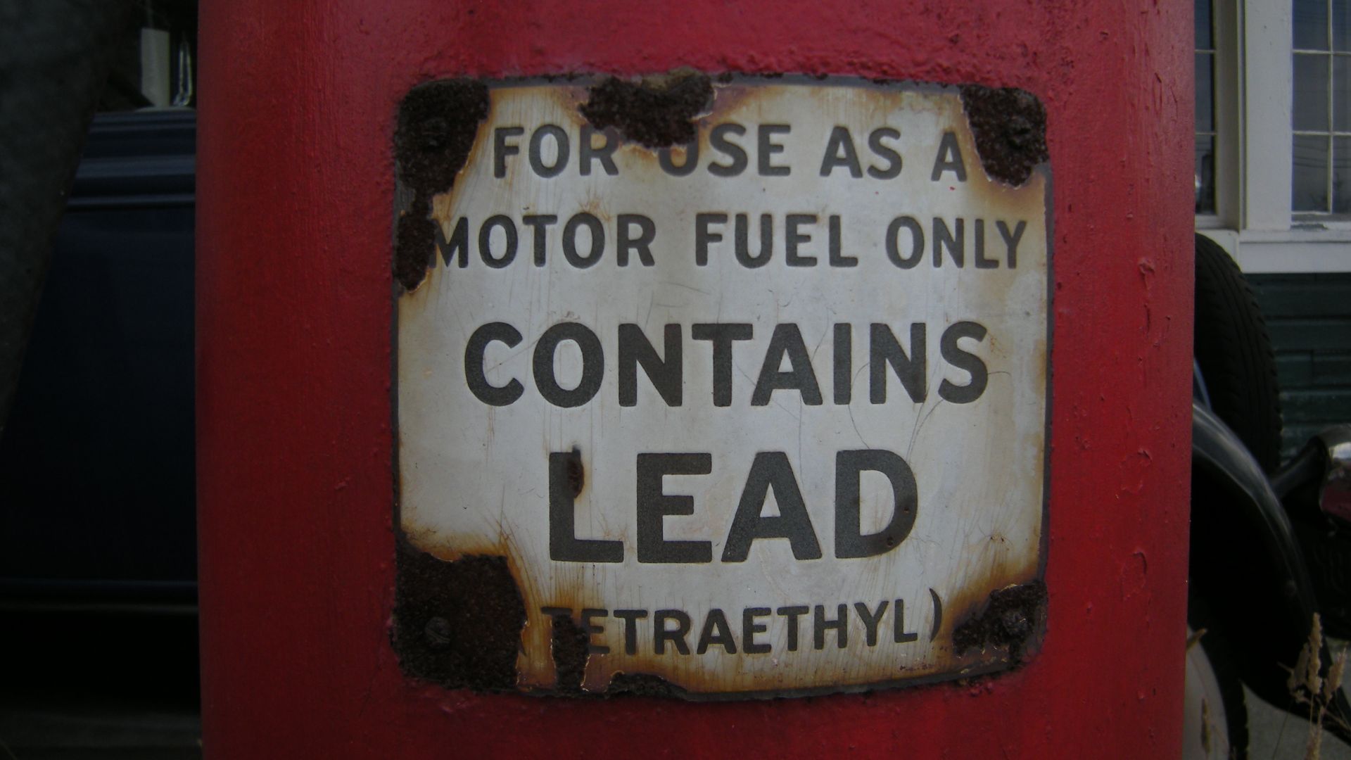 File:Gas pump lead warning.jpg