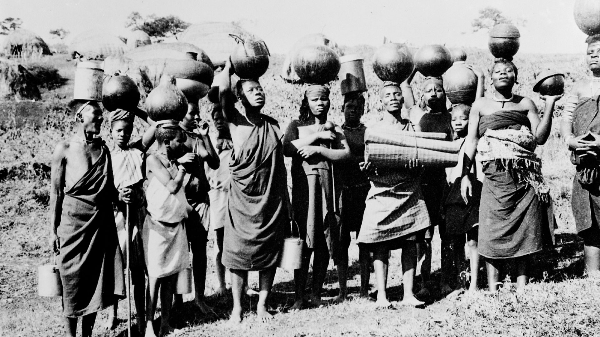 File:Zulu women bringing beer to a wedding dance Wellcome M0005310.jpg