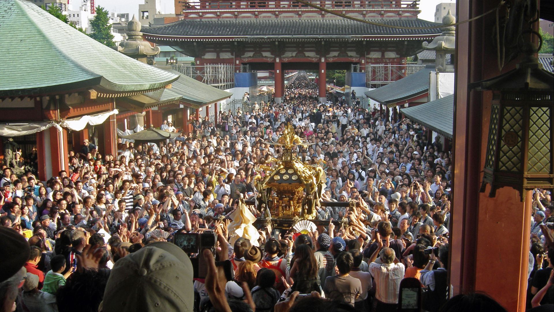 File:View of mikoshi from sensoji Sanja Matsuri 2006-3.jpg