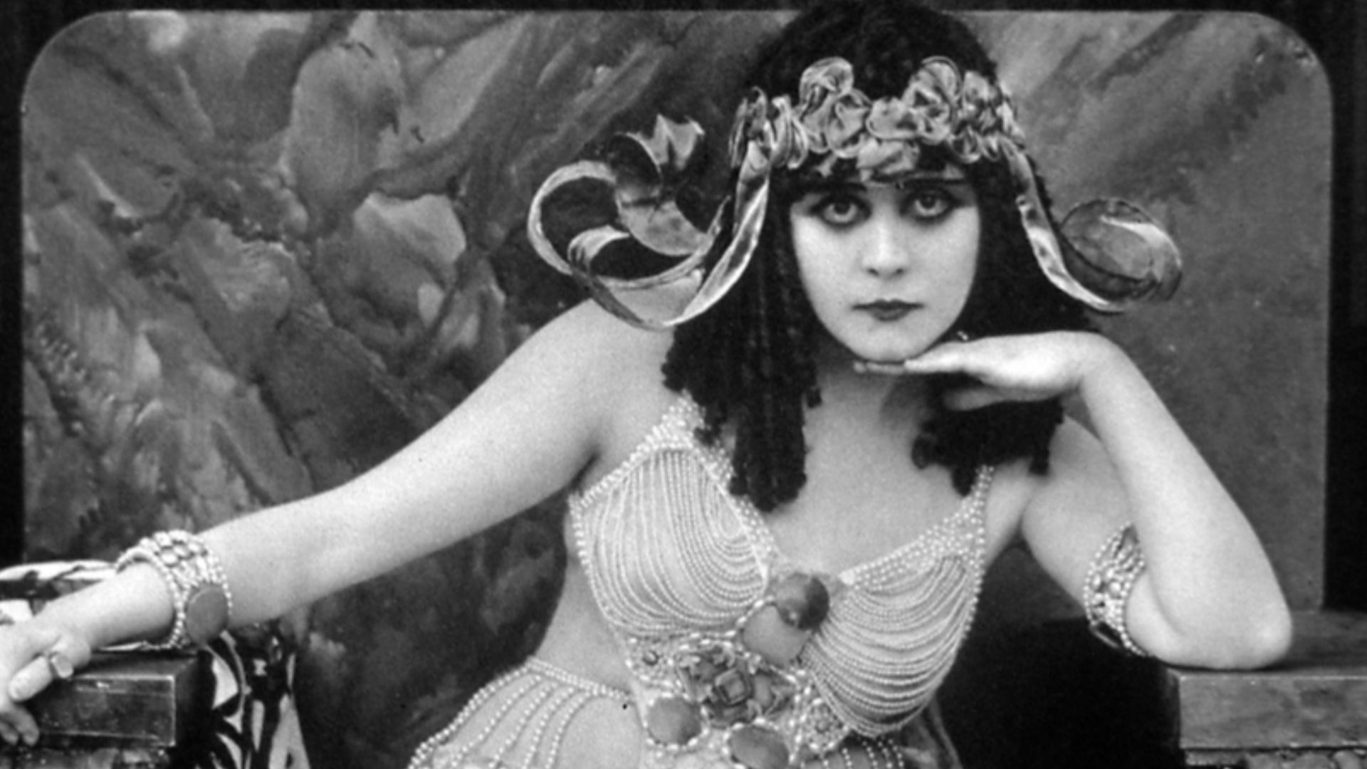 File:Theda-bara-cleopatra.jpg